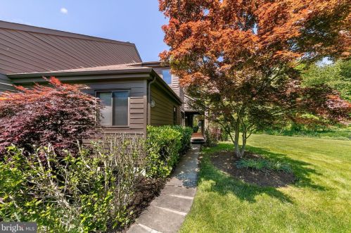 18 Jacob Ct, Trenton, NJ 08628-3342