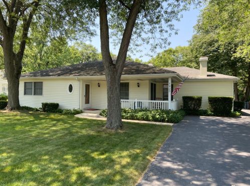 7920 Howard Ave, Burr Ridge, IL 60525