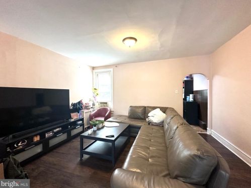 5437 Front St, Philadelphia, PA 19120-2913