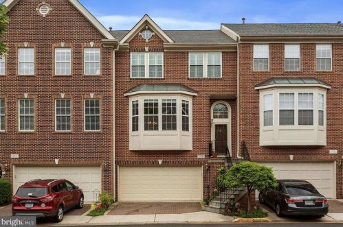 103 Lounsbury Pl, Falls Church, VA 22046-2926