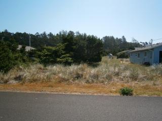 1205 Parker Ave, Waldport OR  97394-9436 exterior