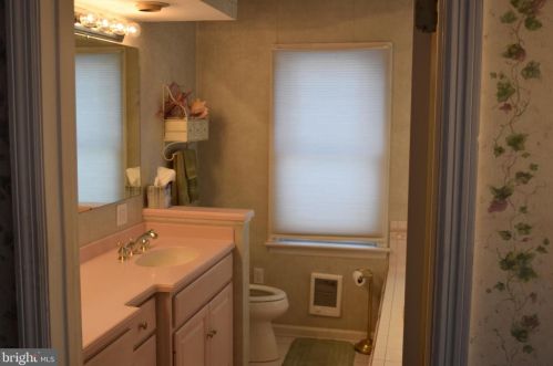 156 School House Rd, Lancaster PA  17603-6314 exterior