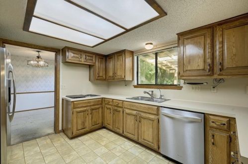 1500 Ben Crenshaw Way, Austin TX  78746-6120 exterior