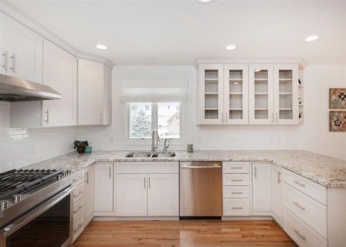 226 Pinehurst Dr, Park View, IA 52748-2102