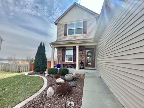 2451 Justin Ln, Pingree Grove, IL 60140-9029