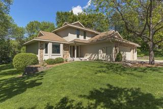 15210 Knob Hill Curv, Hopkins, MN 55345-5723