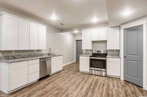 2712 Mt Jordan Rd, Sandy UT 84092-3380 exterior