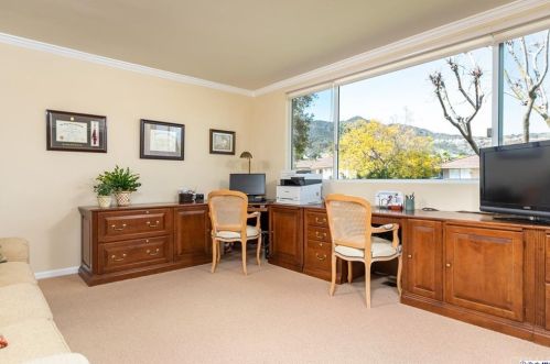 1629 Heather Ridge Dr, Glendale CA  91207-1035 exterior