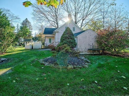 114 Spring St, Cheshire CT  06410-2720 exterior