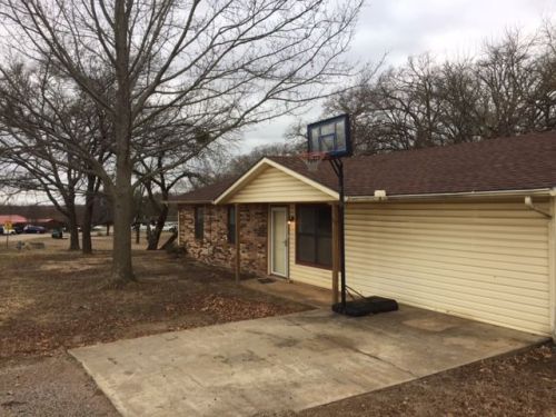 700 White St, Kingston, OK 73439-8966