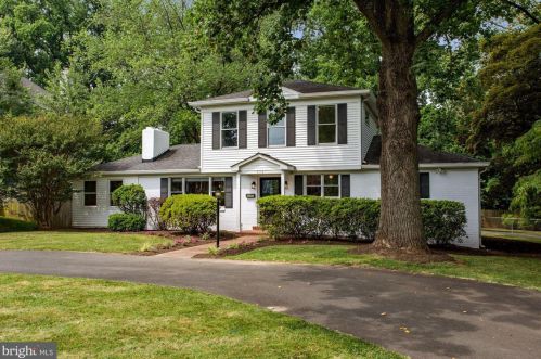 2116 Reynolds St, Falls Church, VA 22043-1610