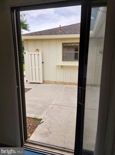 50 Valleybrook Dr, Lancaster PA  17601-4612 exterior