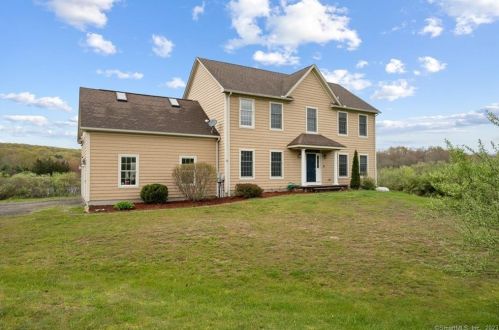 8 Esther Pond Ln, East Lyme, CT 06333-1163