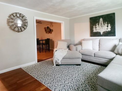 69 Michigan Ave, Warwick, RI 02888-5819