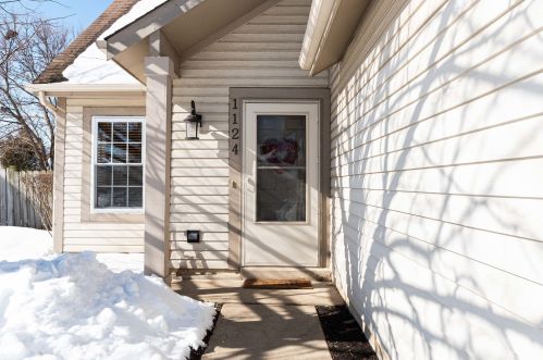 1124 Bradbury Cir, Carol Stream, IL 60188-3904