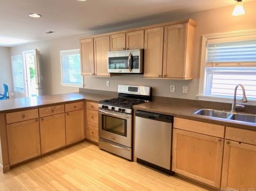 20 Mohican Rd, Middlefield, CT 06455-1366