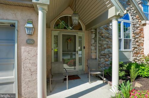 106 Greenview Dr, Lancaster, PA 17601-4989