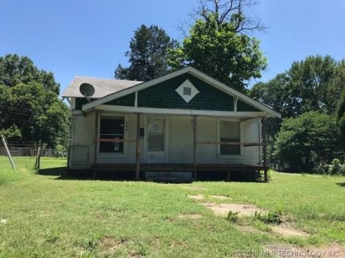 311 Madison St, Henryetta, OK 74437-5817