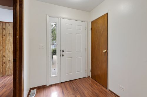 584 Sharon Way, Lemont, IL 60440-1351