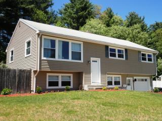 30 Cox St, Nashua, NH 03064-1418