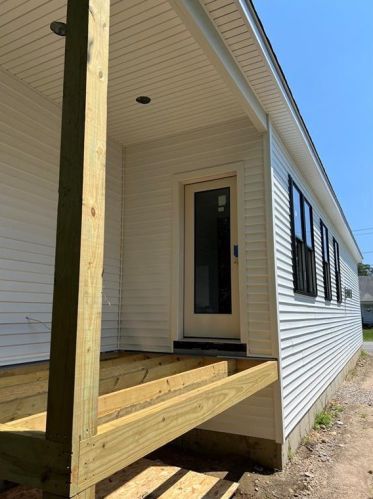 86 Wells St, Westerly, RI 02891-2904