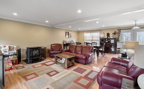 54 Holly Hill Farm Rd, Weare, NH 03281-4919