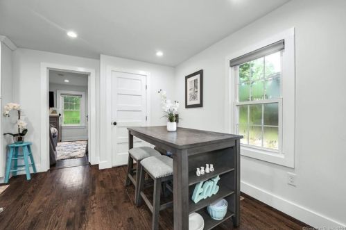 129 Grumman Ave, Norwalk CT  06851-2404 exterior