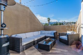 805 Alta Vista Blvd, Los Angeles CA  90046-7671 exterior