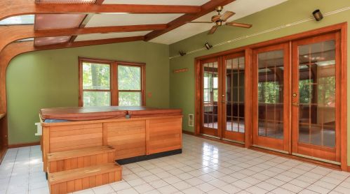 21 Cathedral Cir, Nashua, NH 03063-2716