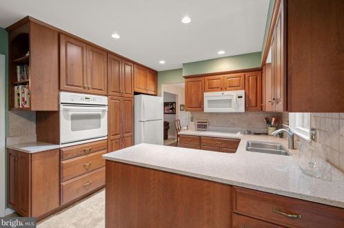 1046 Devonshire Rd, Lancaster PA  17601-1609 exterior