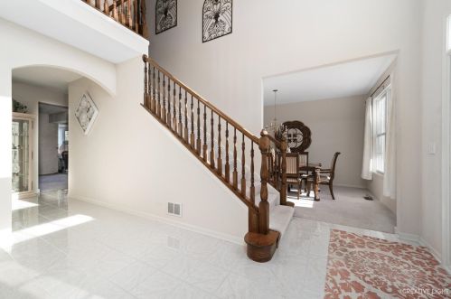 2036 Bartram Rd, North Aurora, IL 60542-2008