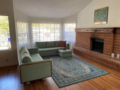 1635 Quiet Hills Dr, Oceanside, CA 92056-2920