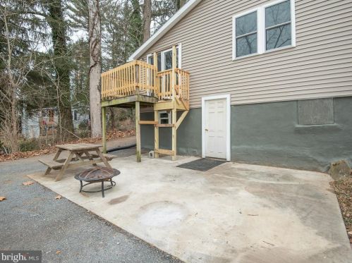 2122 Millcreek Rd, Lancaster PA  17602-4749 exterior