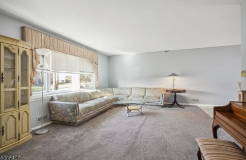 9 Mellon Ave, Town Center, NJ 07052-2320