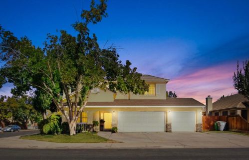 806 Coastal Ct, Los Banos, CA 93635-5155