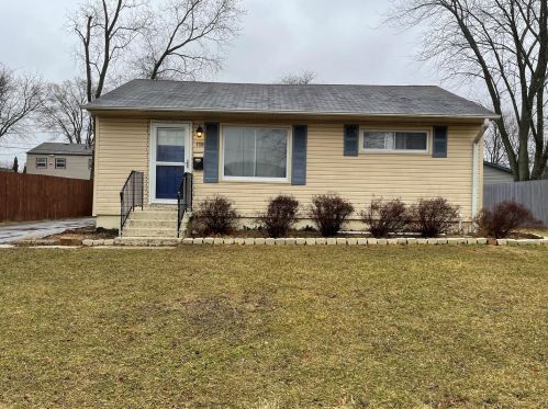 2723 Pawnee Rd, Waukegan, IL 60087-3629