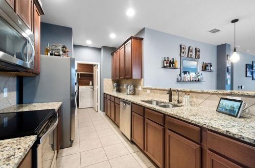 1649 Treeta Trl, Uhland TX 78640 exterior