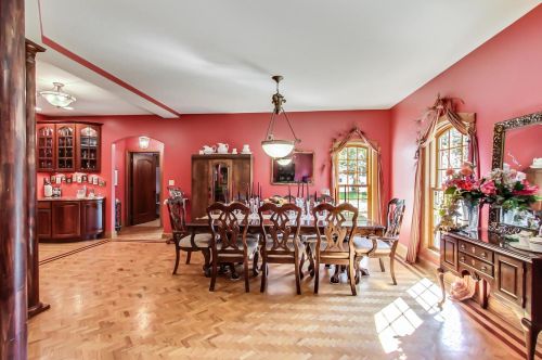 8901 Maple Ave, Willowbrook IL 60527-6469 exterior