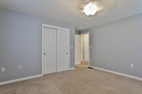 38 Scottsdale Dr, Hudson NH  03051-3750 exterior