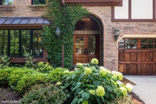 2027 Bunker Cir, Naperville, IL 60563-1893