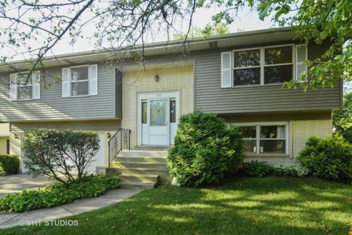 155 King Arthur Ct, Palatine, IL 60067-2621