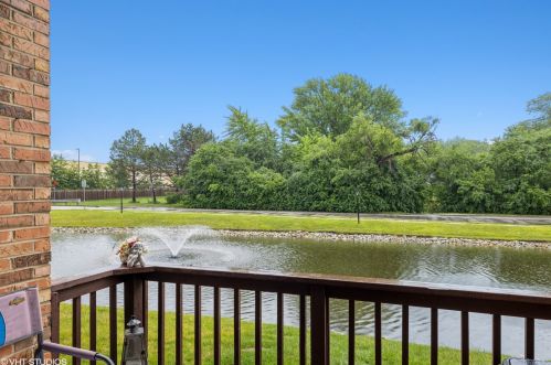 727 Maplewood Ct, Willowbrook IL  60527-7541 exterior