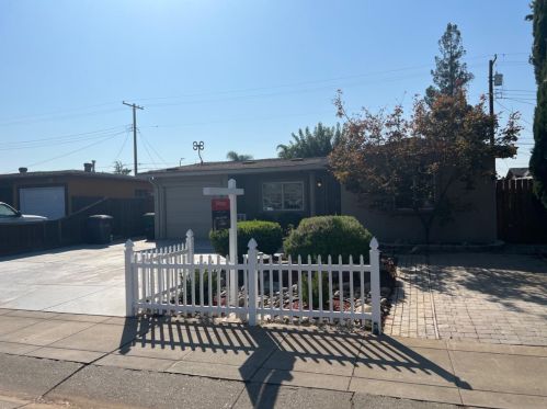 426 Pioneer Dr, Lodi, CA 95240-0624