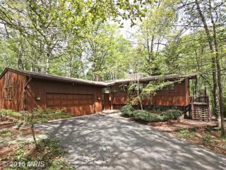 1577 Village Rd, Herndon, VA 20194-1202