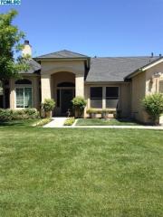 892 Apple Ave, Lemoore, CA 93245-5232
