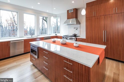 144 Drakes Corner Rd, Princeton NJ  08540-7519 exterior