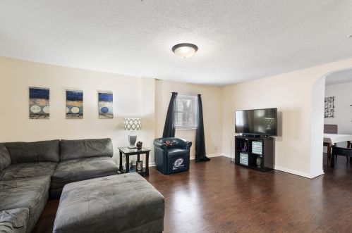 411 Poplar St, Waukegan, IL 60085-3815