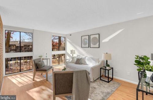 1592 Moorings Dr, Herndon, VA 20190-4263