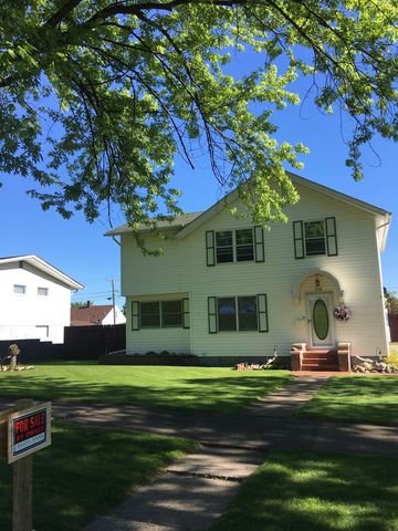 316 7th St, Chisholm, MN 55719-1232