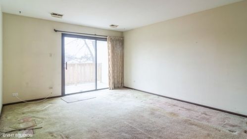 923 Tower Ct, Palatine, IL 60074-1894